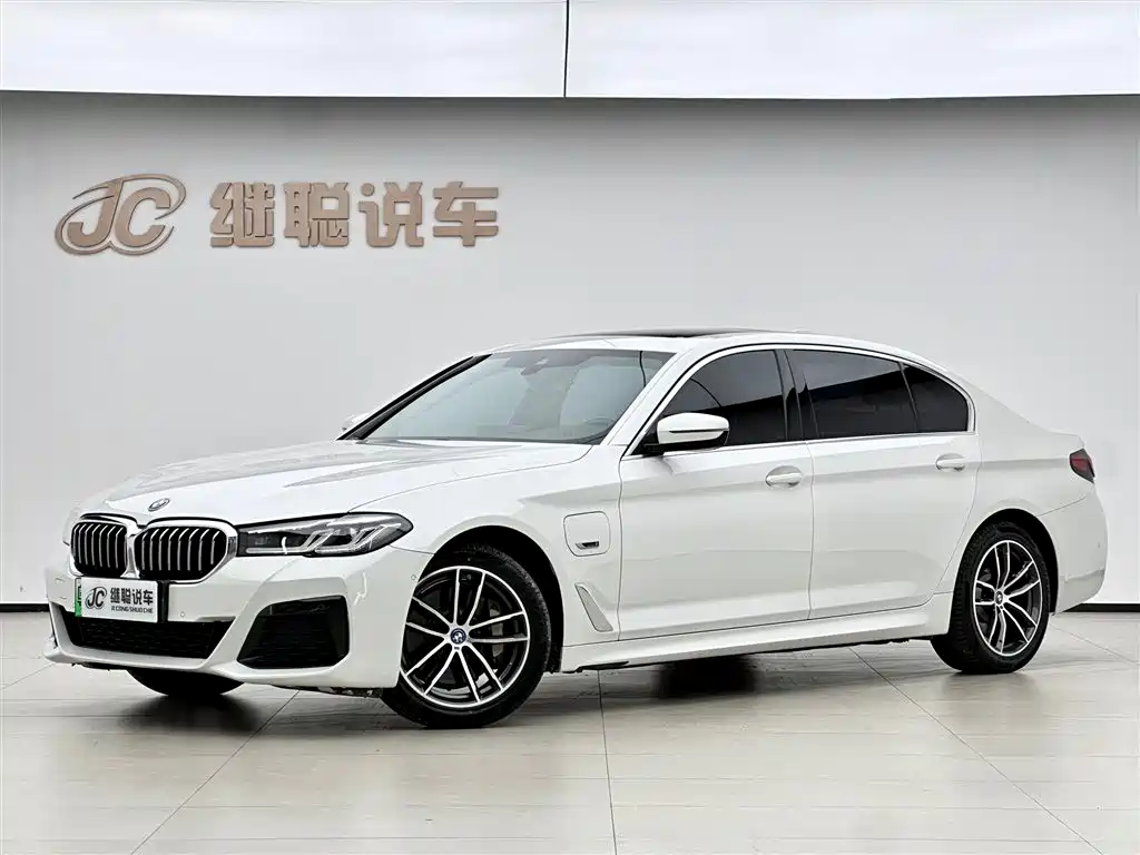BMW 5 Series New Energy 2022 — фото 1