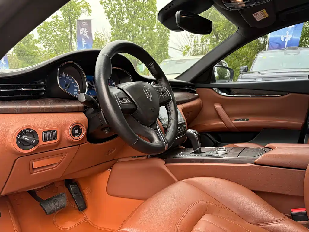 Maserati Quattroporte 2016 — фото 14