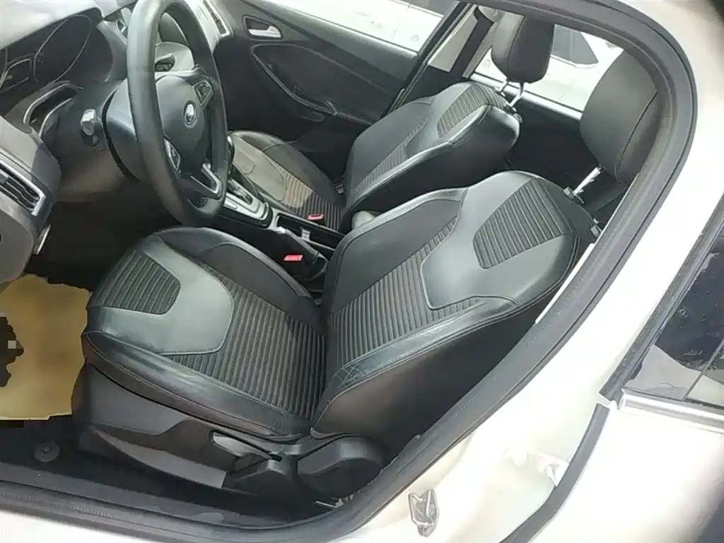 Ford Focus 2015 — фото 15