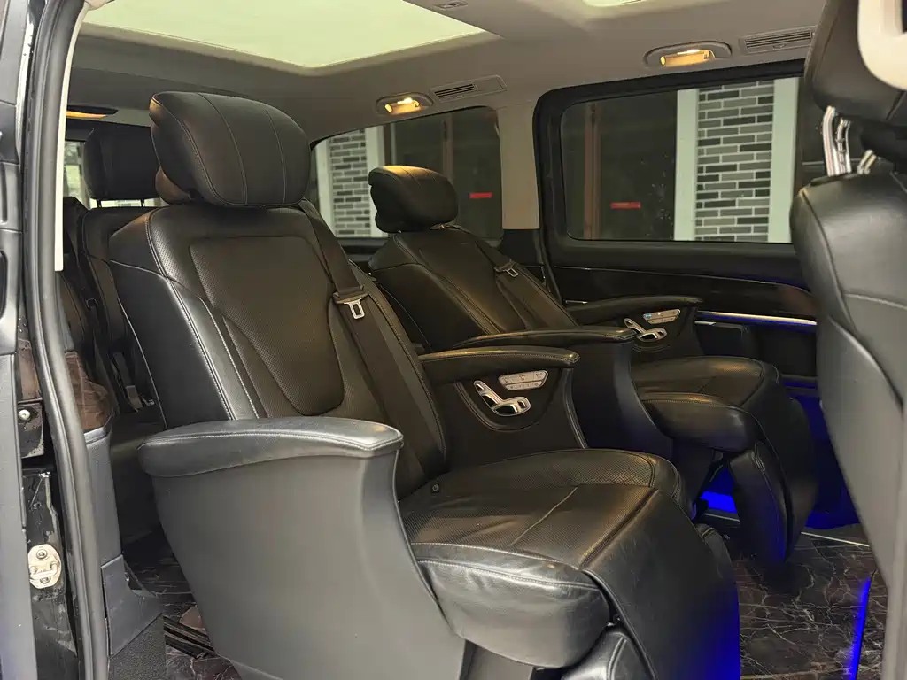 Mercedes-Benz V-Class 2018 — фото 10