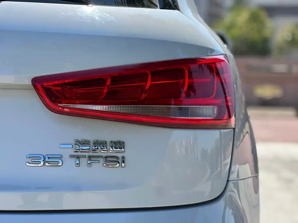 Audi Q3 2015 — фото 10