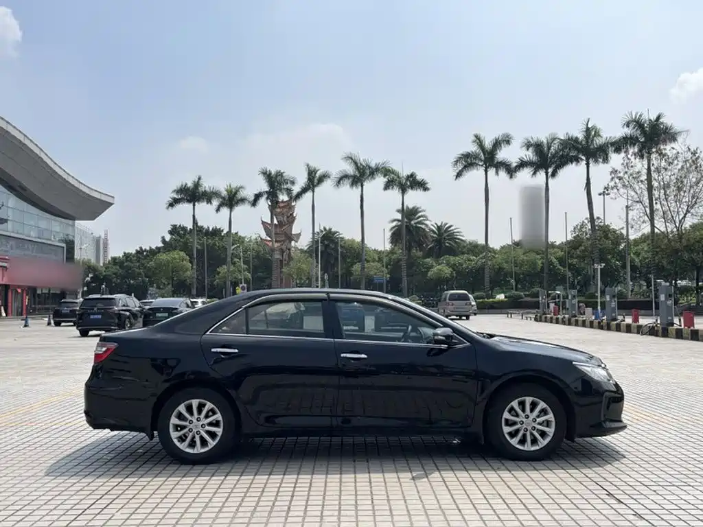 Toyota Camry 2015 — фото 19