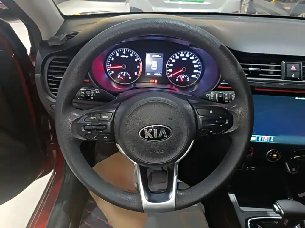 Kia KX Cross 2018 — фото 11
