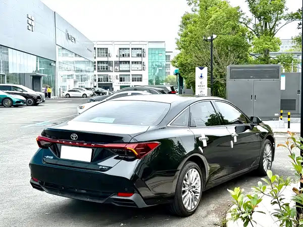 Toyota Avalon 2025