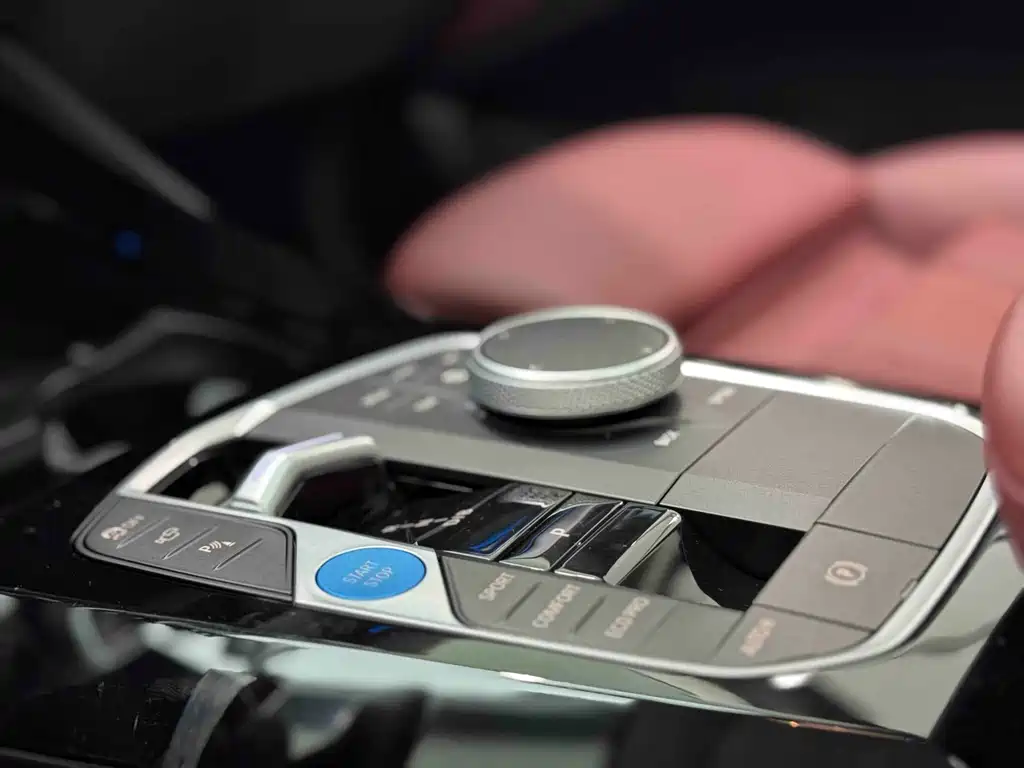 BMW iX3 2025 — фото 15