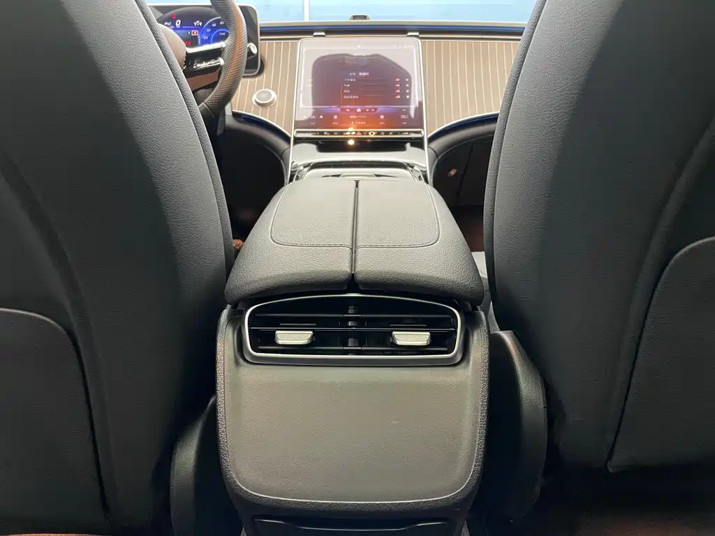 Mercedes-Benz EQE 2023 — фото 18