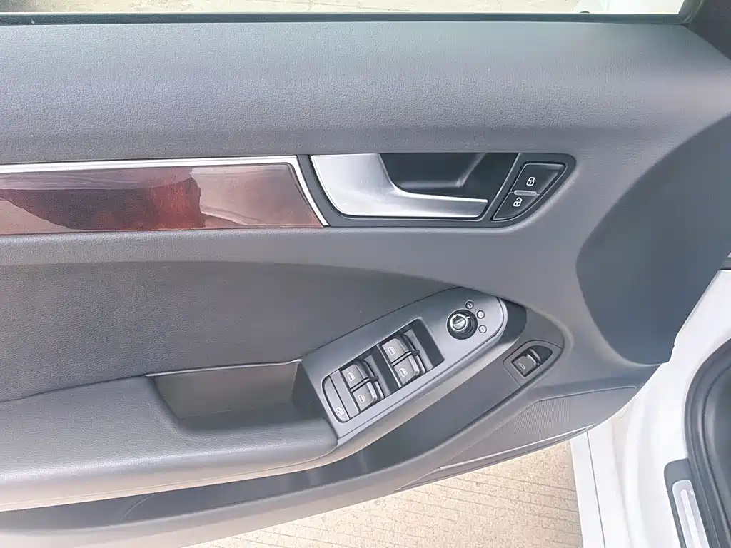 Audi A4L 2011 — фото 10