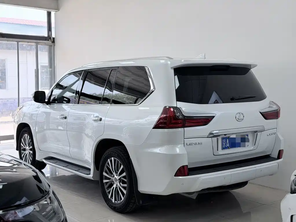 Lexus LX 2019 — фото 9