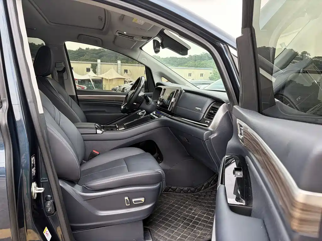 GAC Motor Trumpchi M8 2022 — фото 16