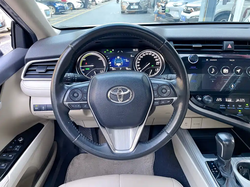 Toyota Camry 2020 — фото 11