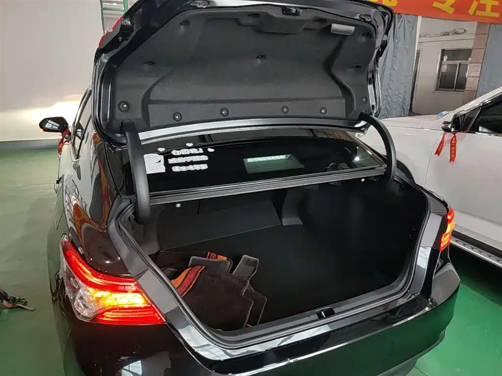 Toyota Camry 2022 — фото 19