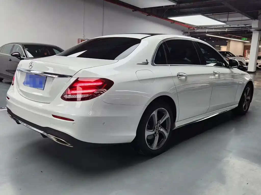 Mercedes-Benz E-Class 2019 — фото 14