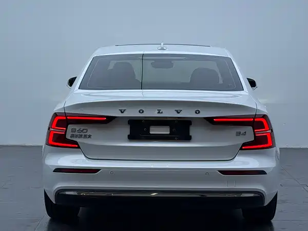Volvo S60 2023