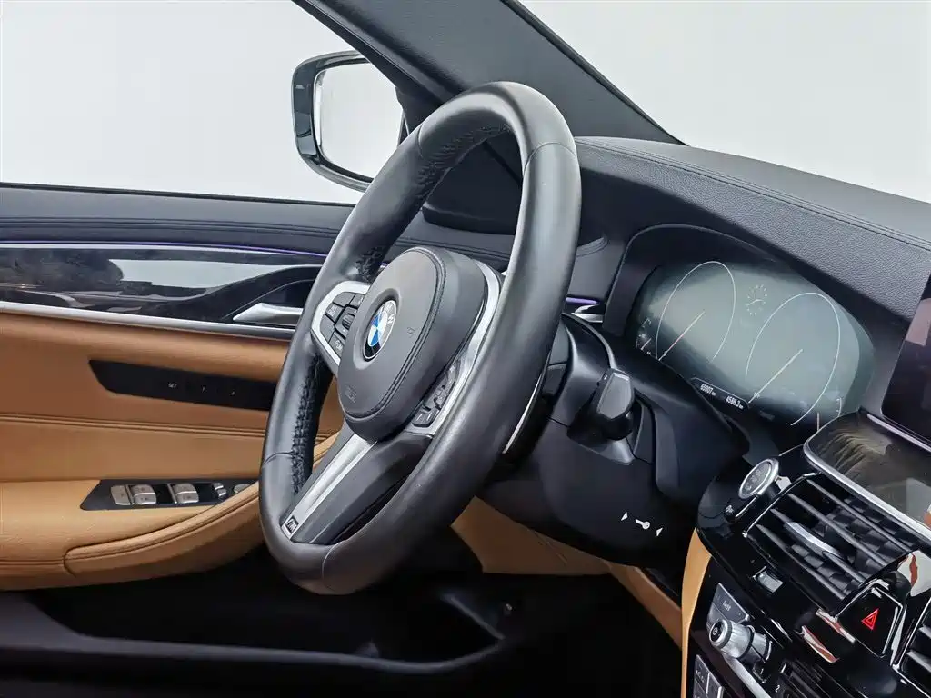 BMW 5 Series 2019 — фото 22