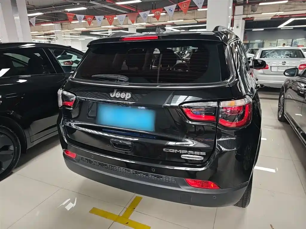 Jeep Compass 2017 — фото 6