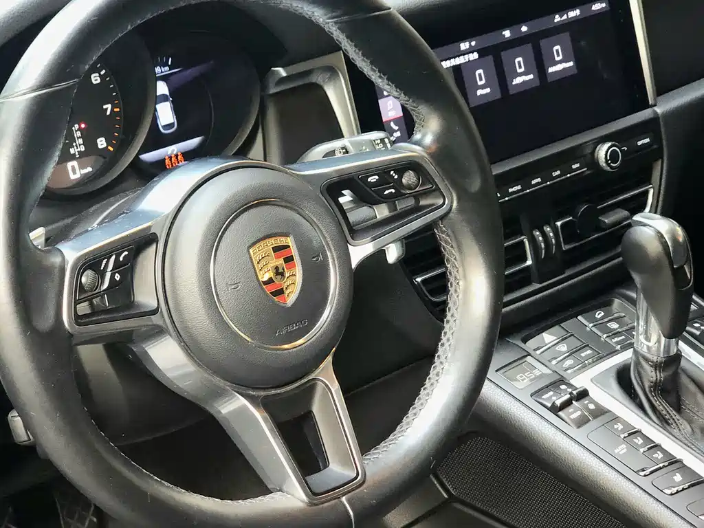 Porsche Macan 2020 — фото 10