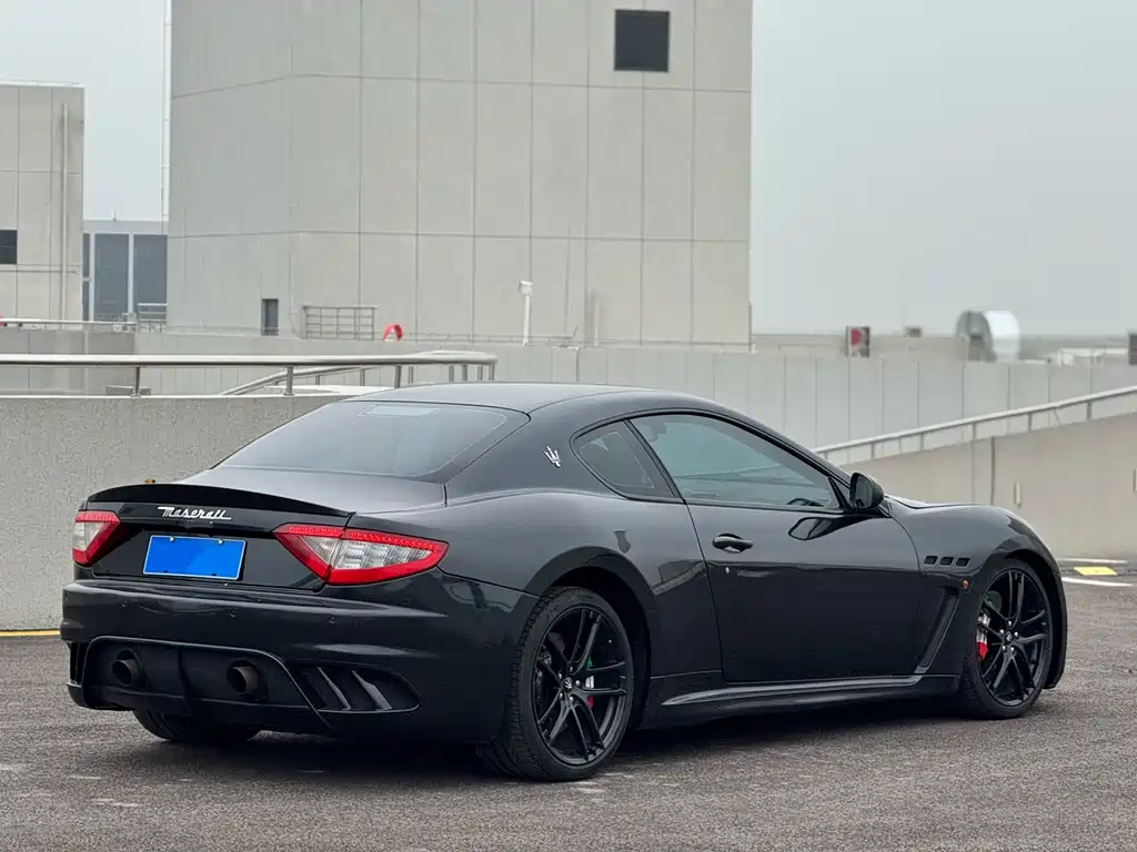Maserati GranTurismo 2015 — фото 5