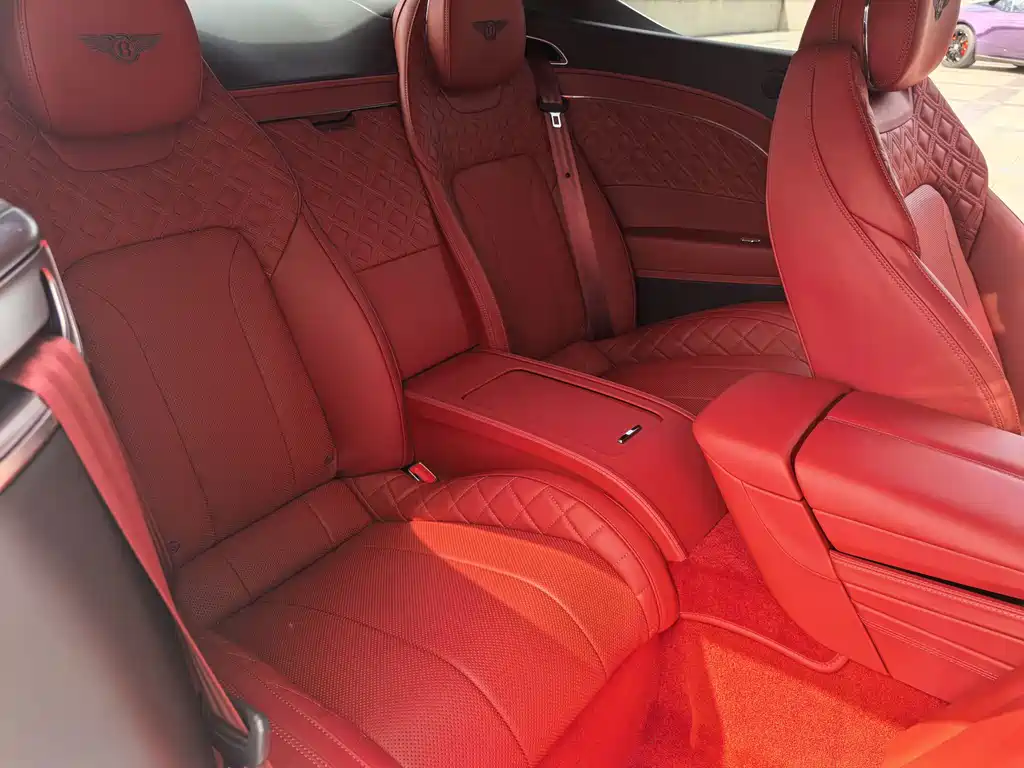Bentley Continental 2021 — фото 18