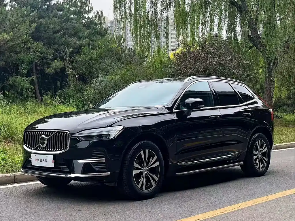 Volvo XC60 2023 — фото 1