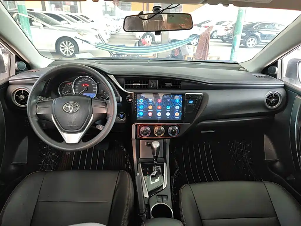 Toyota Corolla 2018 — фото 10