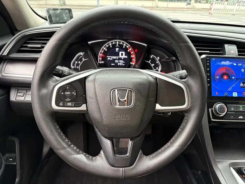 Honda Civic 2018 — фото 16