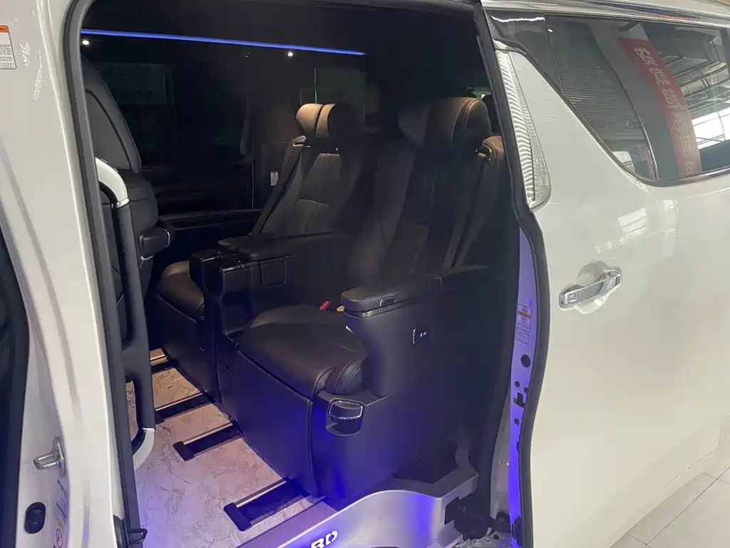 Toyota Alphard 2021 — фото 9