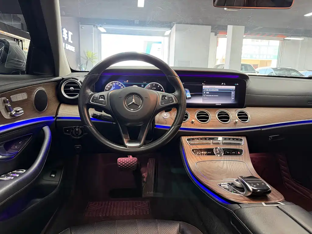 Mercedes-Benz E-Class 2018 — фото 12