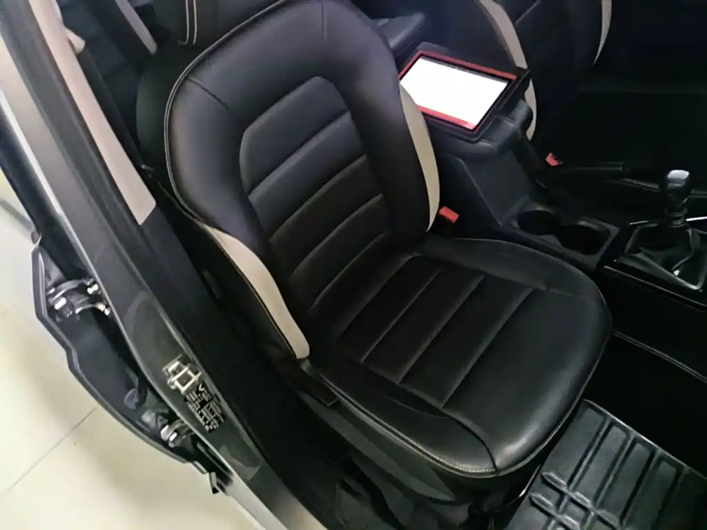 Wuling Hongguang PLUS 2019 — фото 25