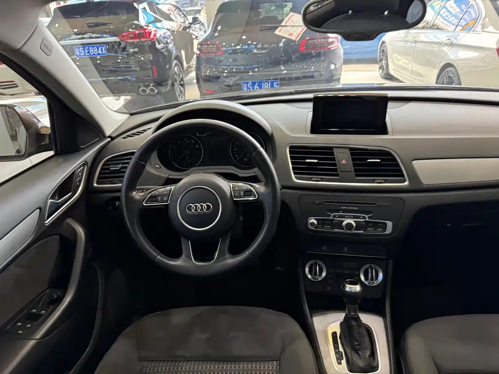 Audi Q3 2016 — фото 13