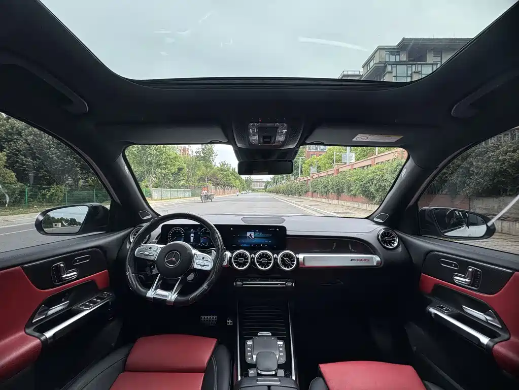 Mercedes-Benz GLB AMG 2022 — фото 6