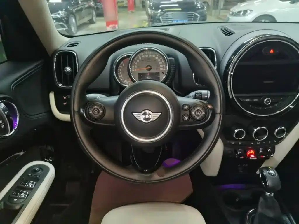 MINI Countryman 2017 — фото 11