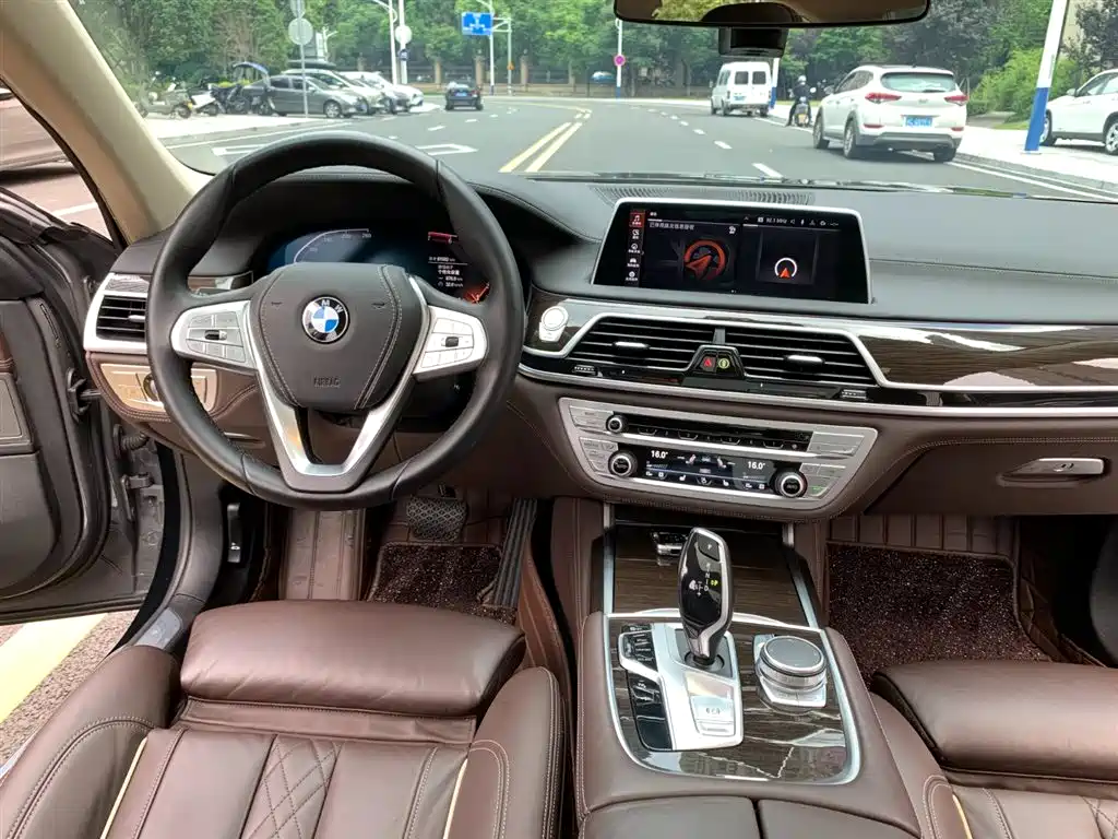 BMW 7 Series 2021 — фото 11