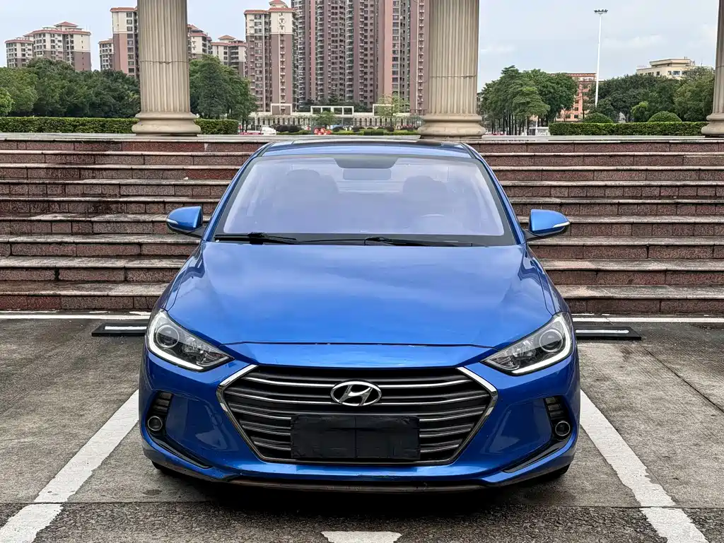 Hyundai Elantra 2018 — фото 2