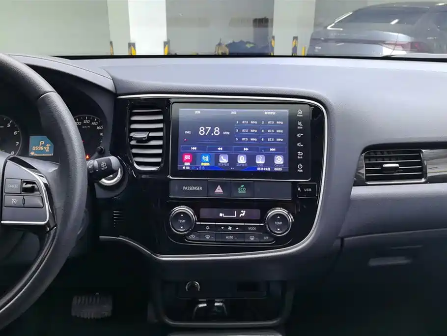Mitsubishi Outlander 2018 — фото 13