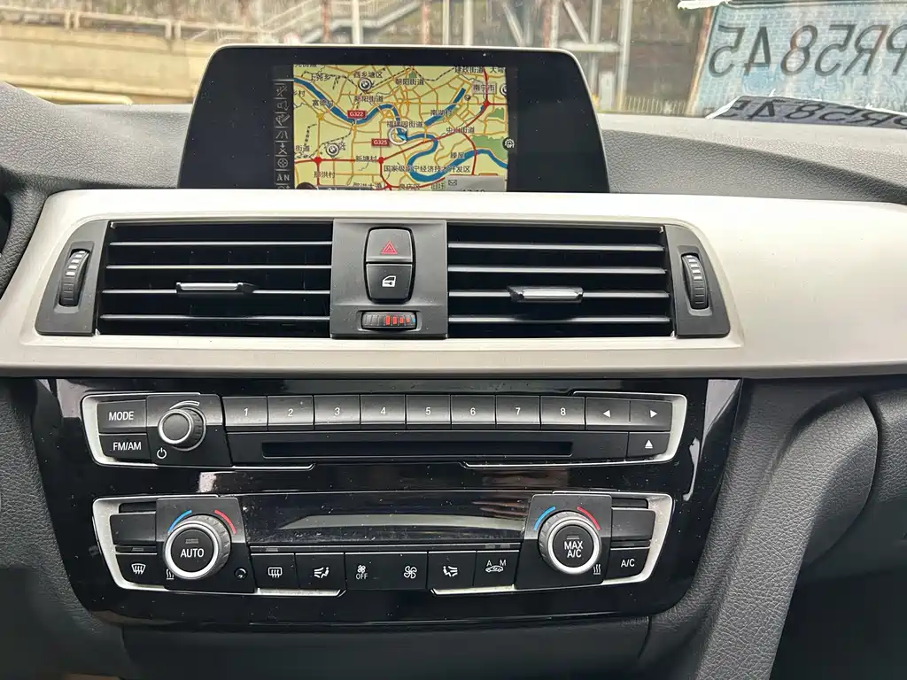 BMW 3 Series 2015 — фото 16
