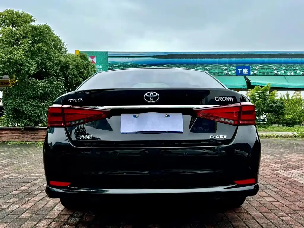Toyota Crown 2017 — фото 9
