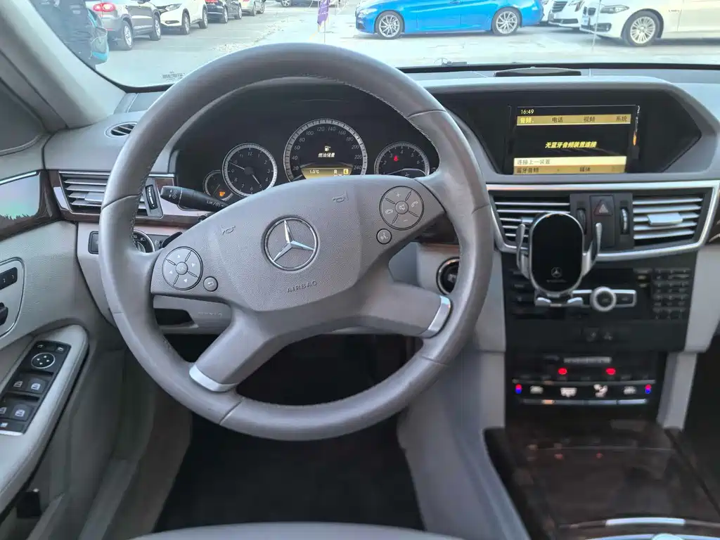 Mercedes-Benz E-Class 2012 — фото 12