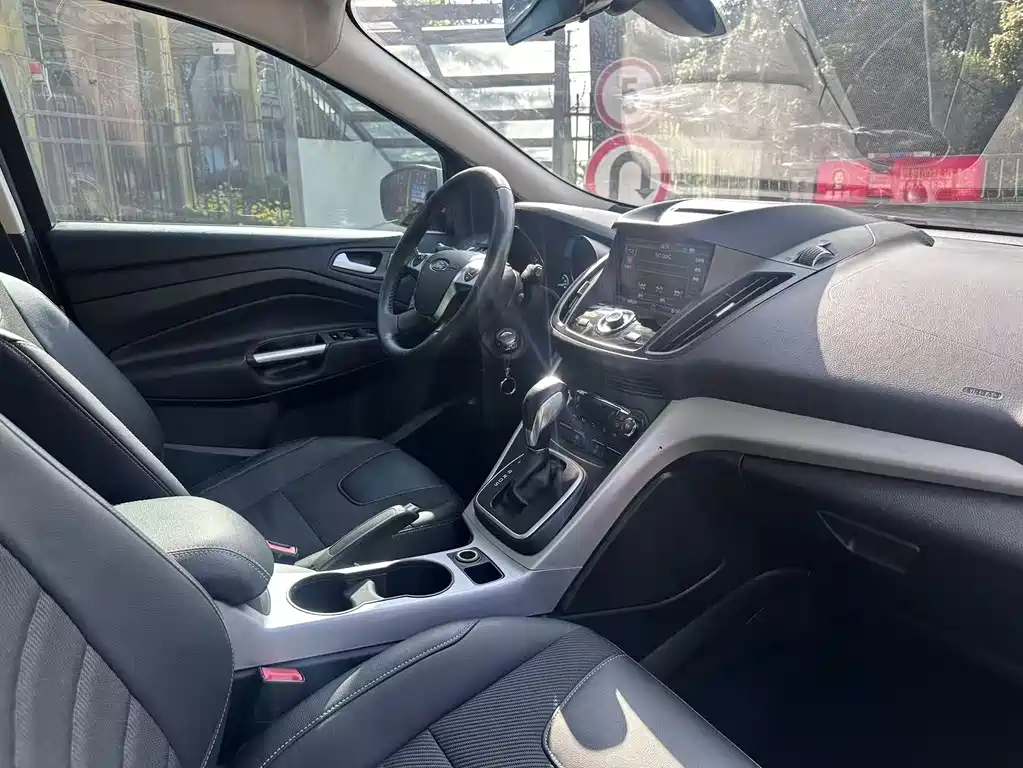 Ford Kuga 2015 — фото 13