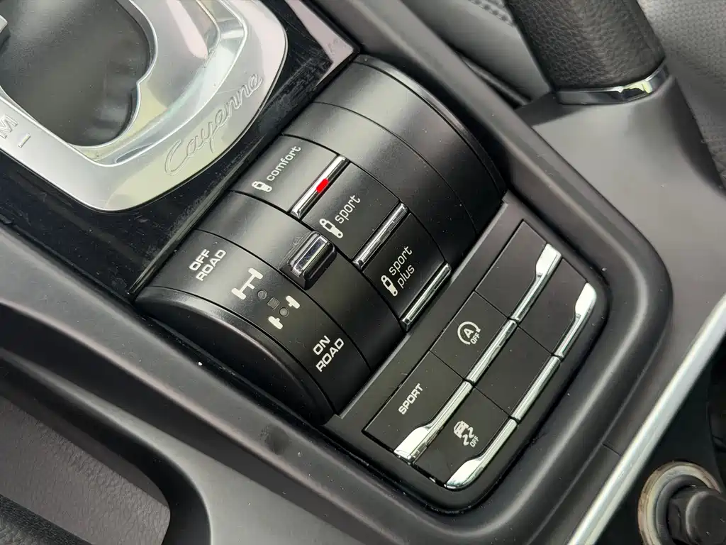 Porsche Cayenne 2017 — фото 19