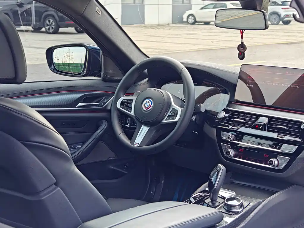 BMW 5 Series 2023 — фото 18
