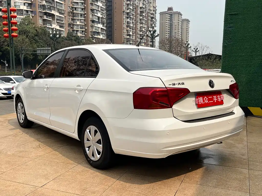 Volkswagen Jetta 2018 — фото 13