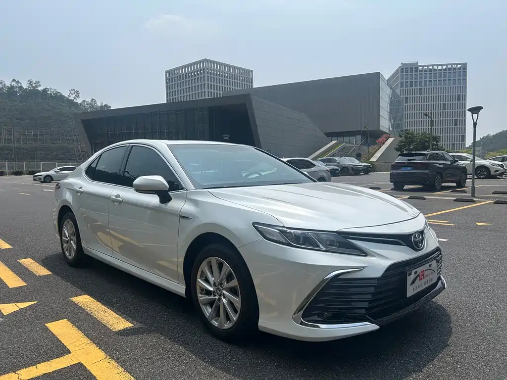 Toyota Camry 2022 — фото 3