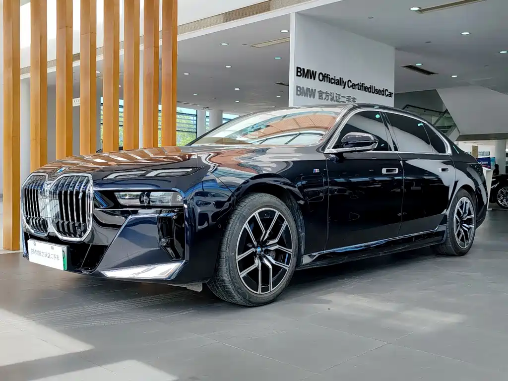 BMW i7 2023 — фото 1
