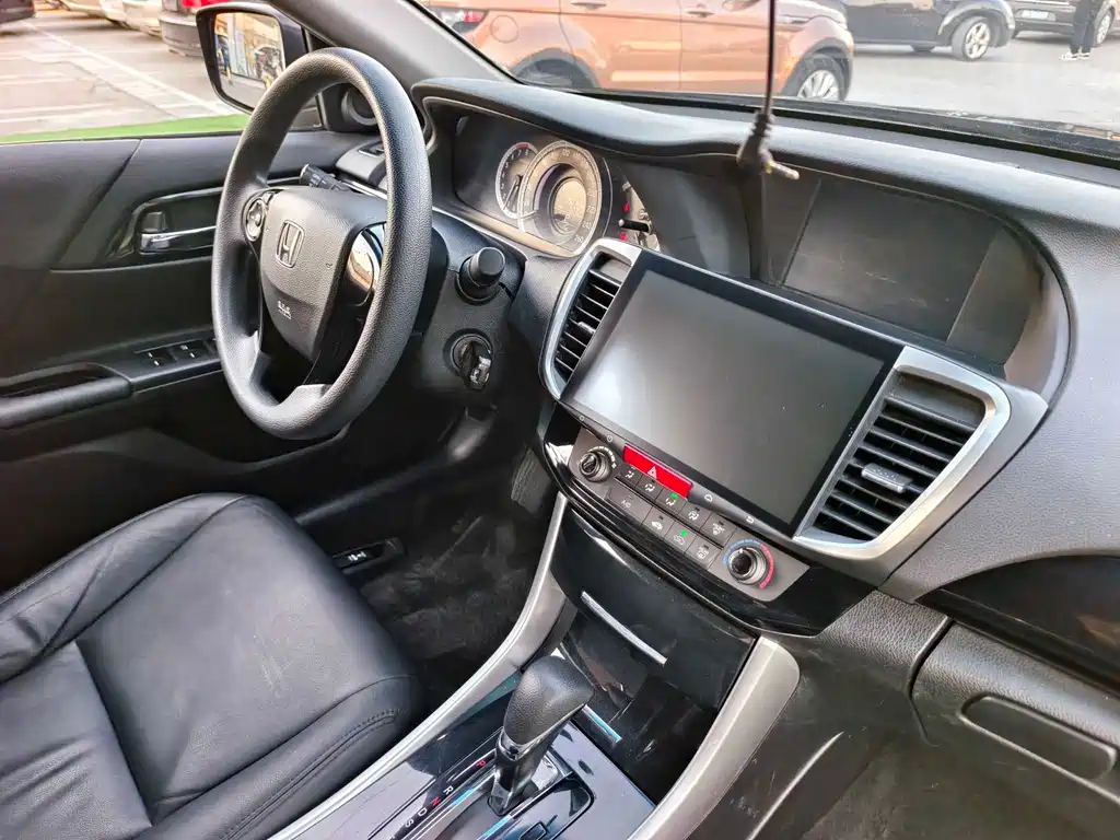 Honda Accord 2018 — фото 14