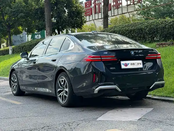 BMW i5 2024