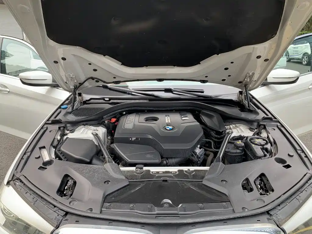 BMW 5 Series 2018 — фото 18