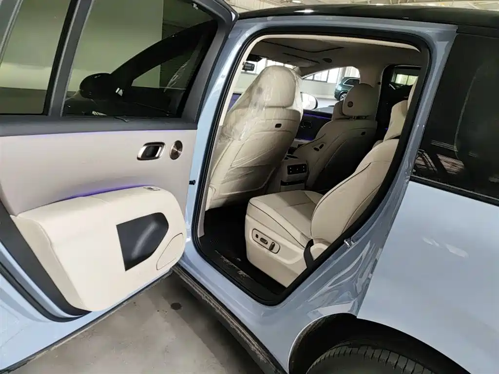 Li Auto i8 2025 — фото 7