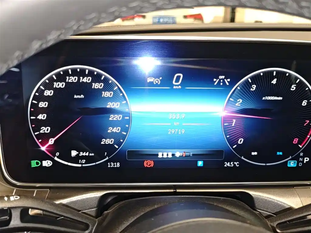 Mercedes-Benz C-Class 2023 — фото 11