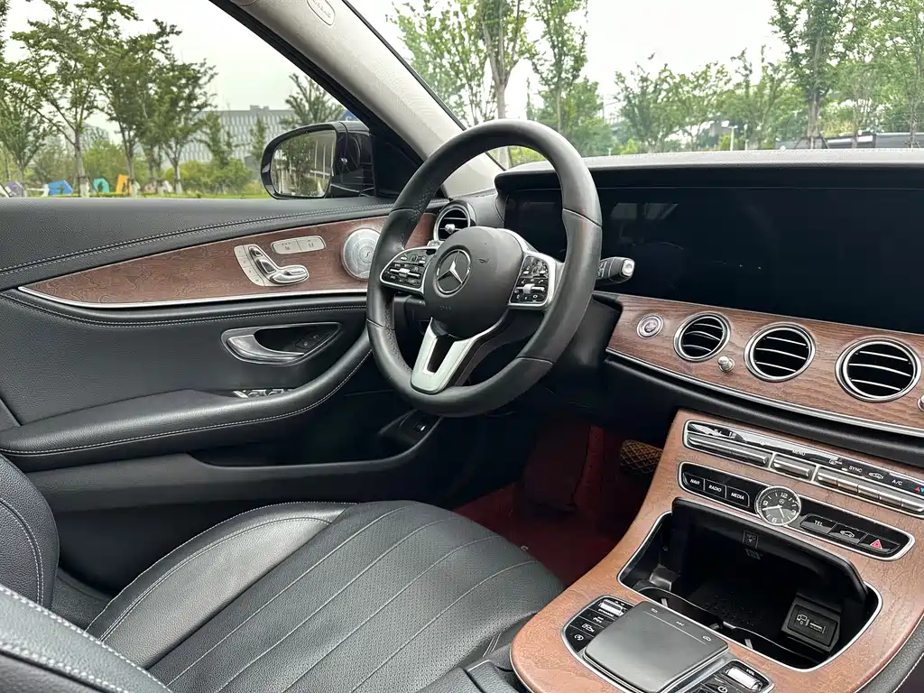 Mercedes-Benz E-Class 2020 — фото 12