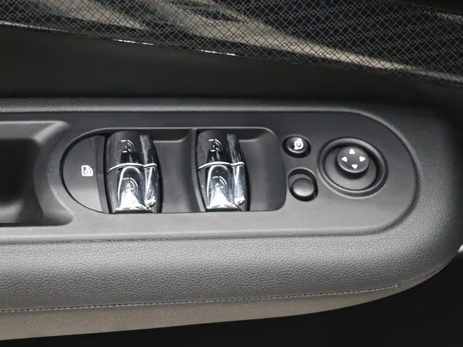 MINI Clubman 2020 — фото 12